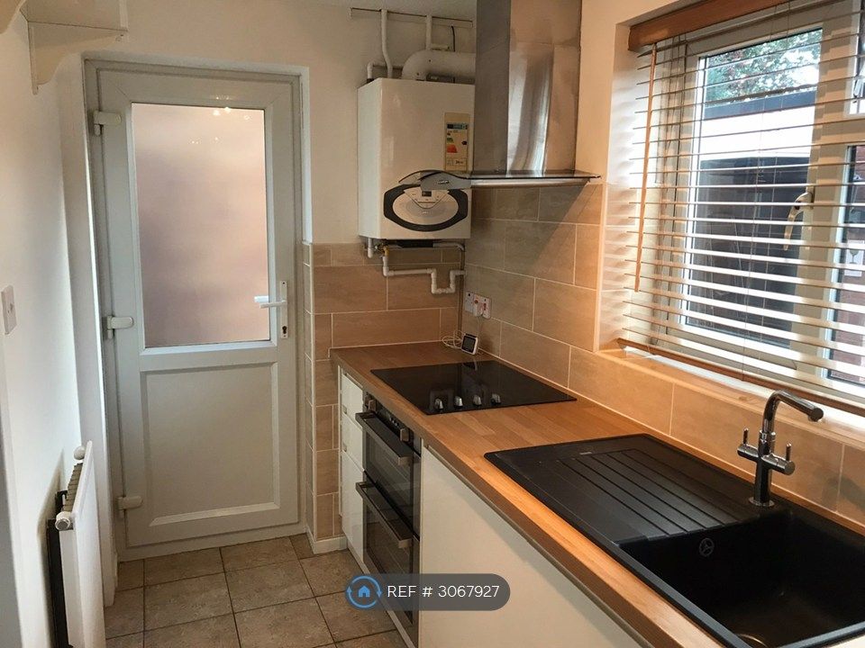 Property photo 3 of 8 Kitchen