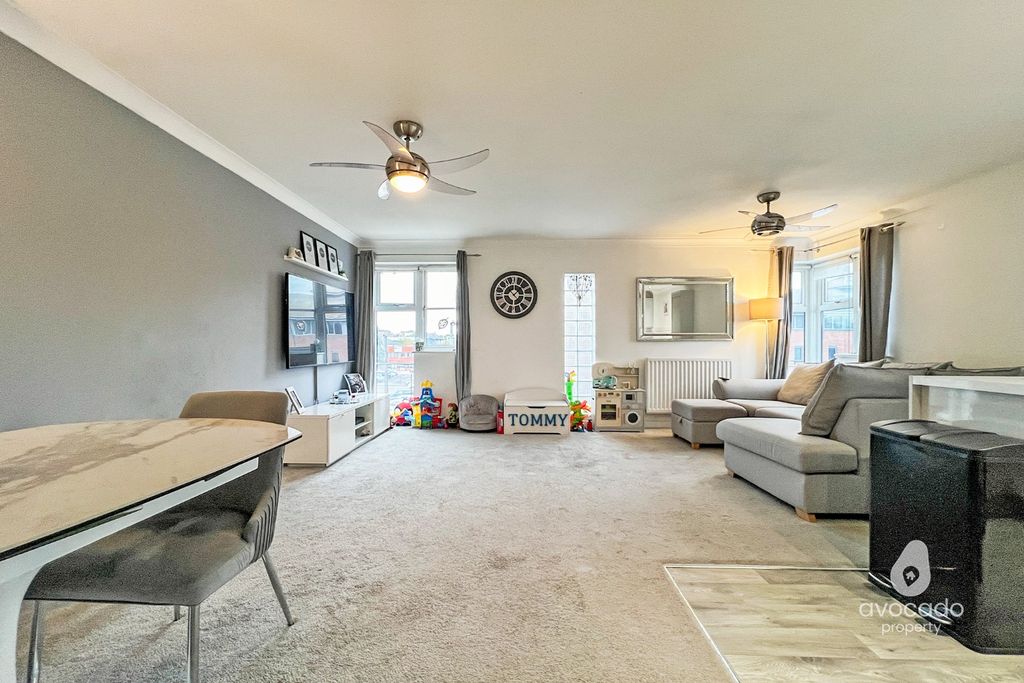 Property photo 2 of 11 4684705