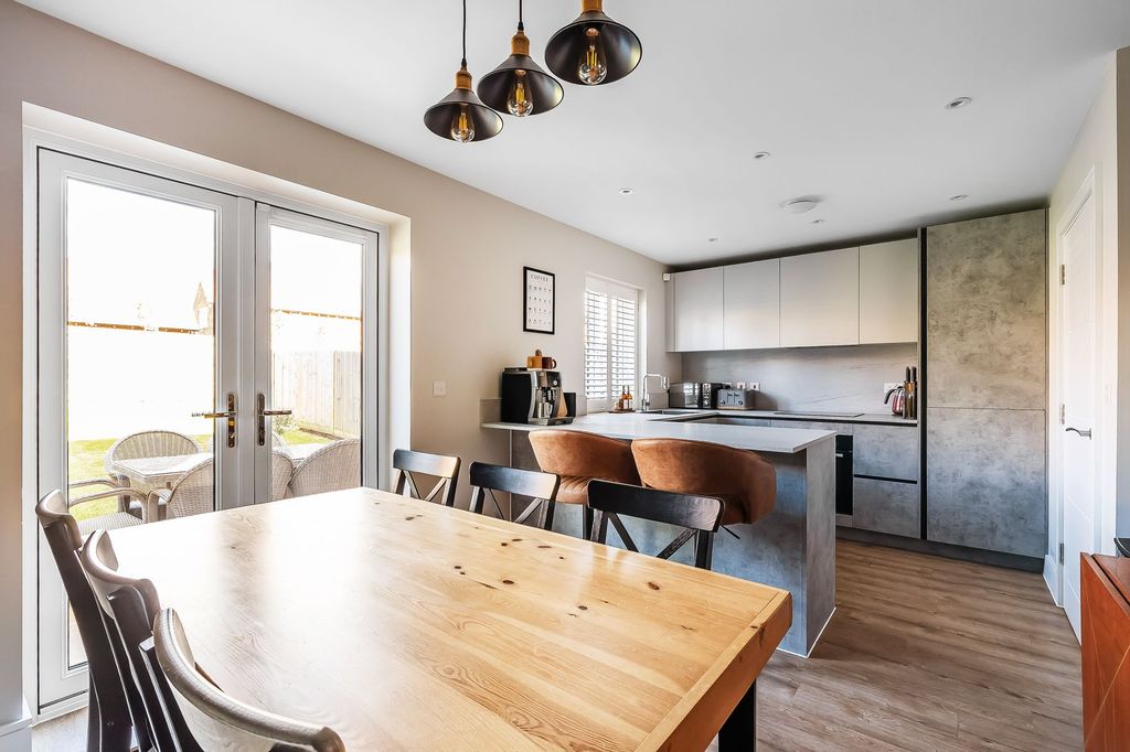 Property photo 3 of 26