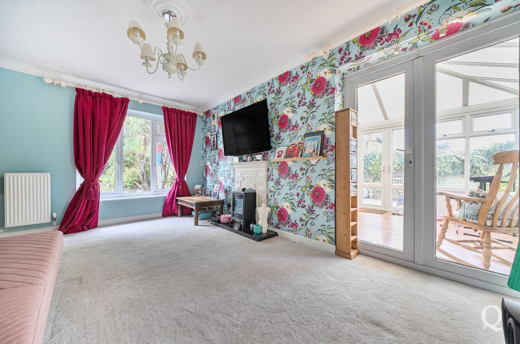 Property photo 3 of 23 03020801-B3Ab-4F4...