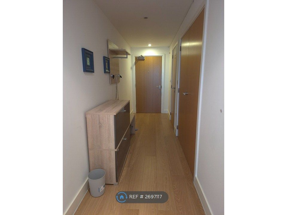 Property photo 2 of 14 Hallway