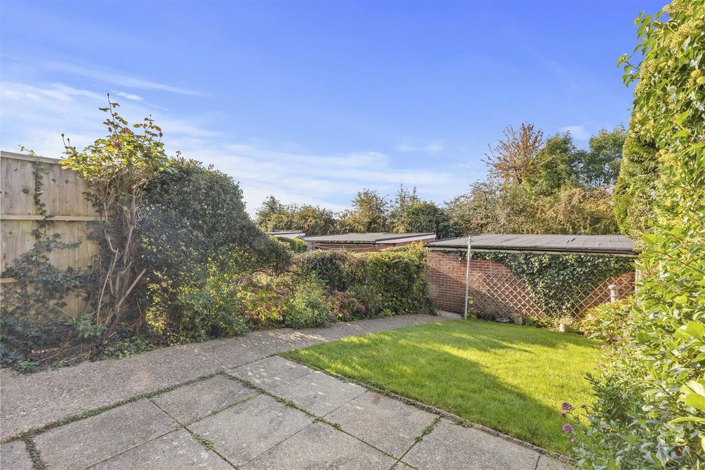 Property photo 3 of 15 25 Cowslip Road, Hp15 6Bj-9.Jpg