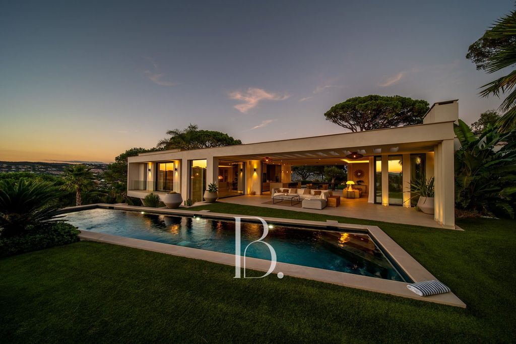 Property photo 1 of 28 A Villa With Two Horizons And A Thousand Shades Of Light