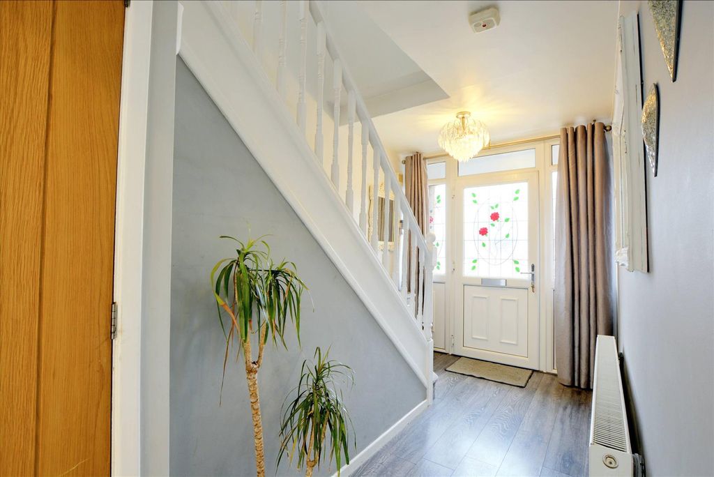 Property photo 2 of 29 Entrance Hall