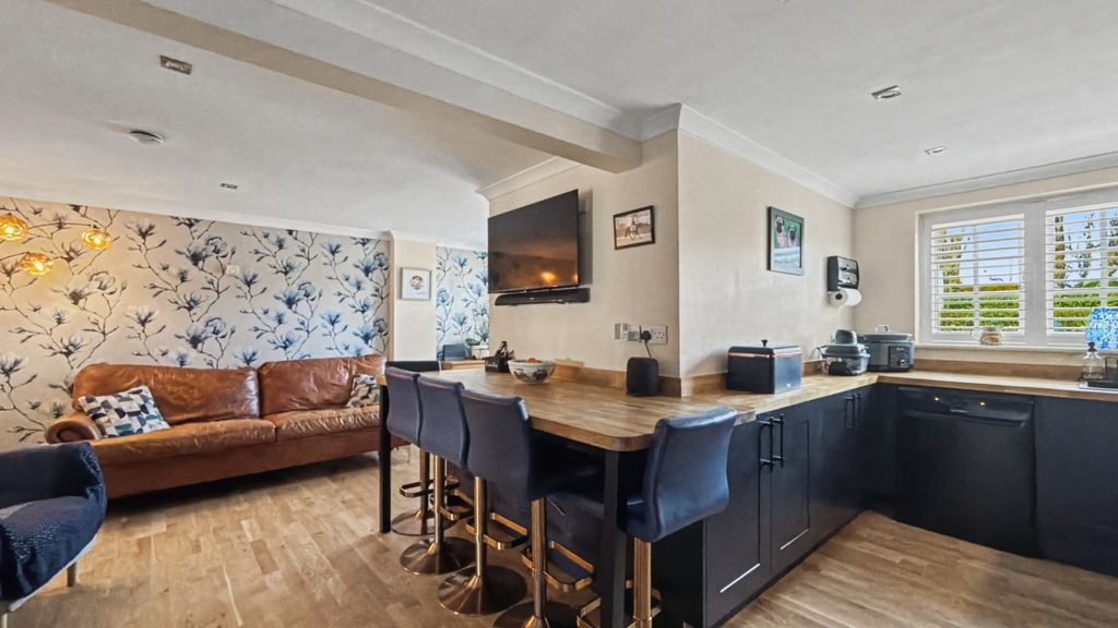 Property photo 3 of 22 4937834