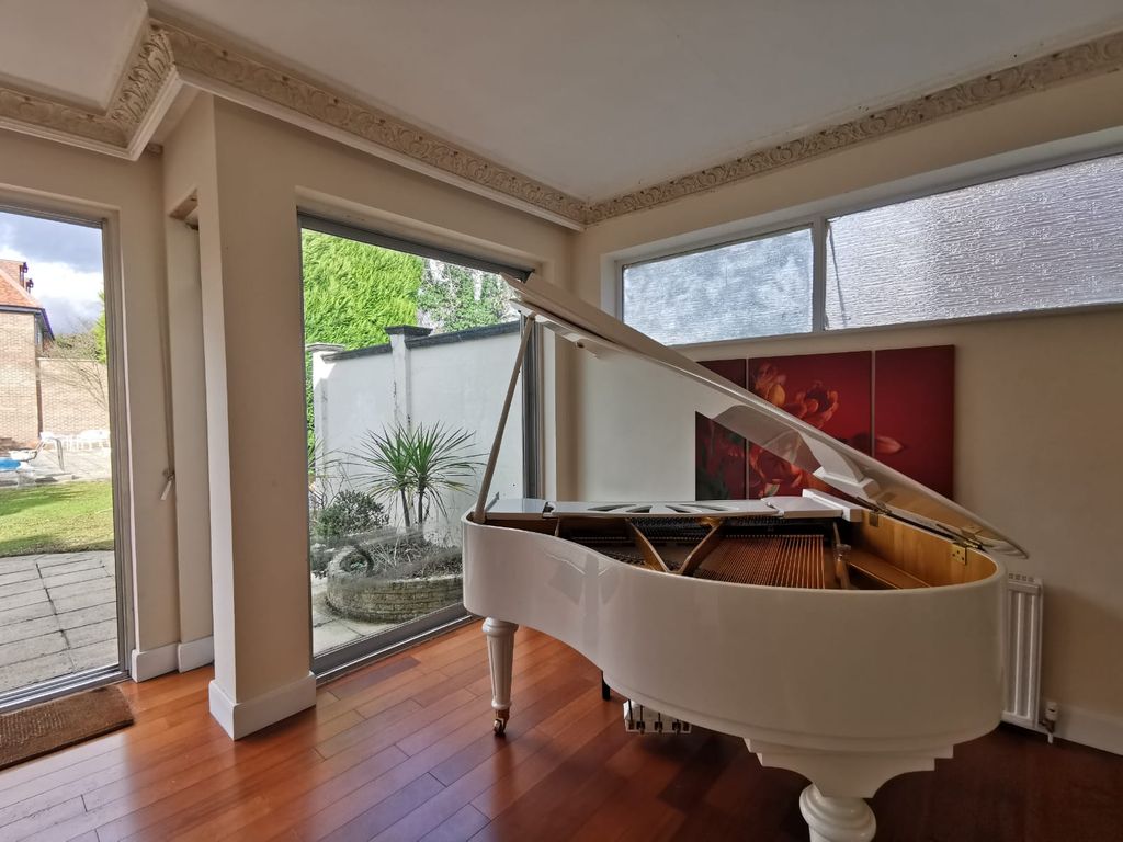 Property photo 2 of 26