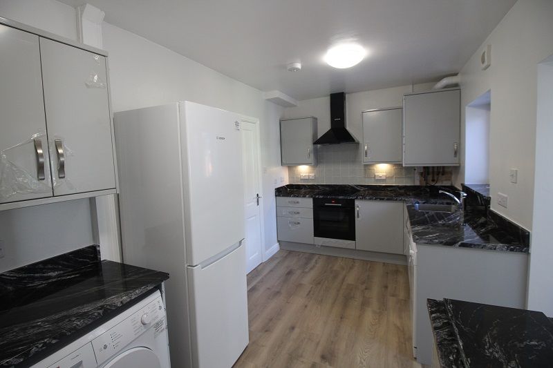 Property photo 3 of 19 Kitchen