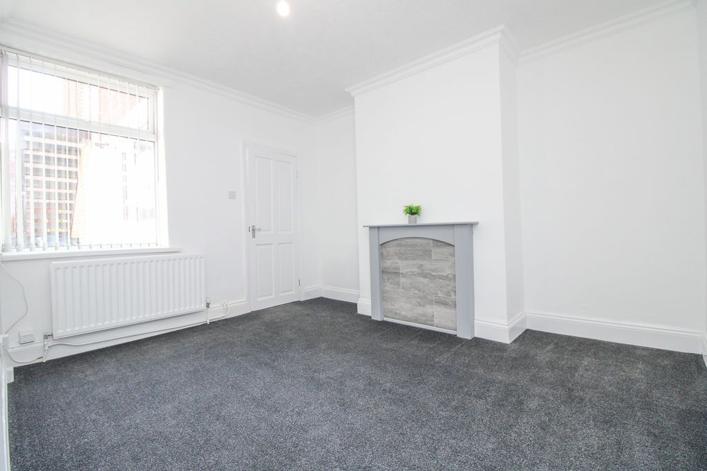 Property photo 2 of 11 Lounge