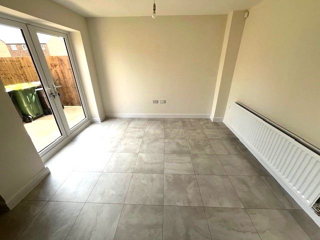 Property photo 3 of 16 4