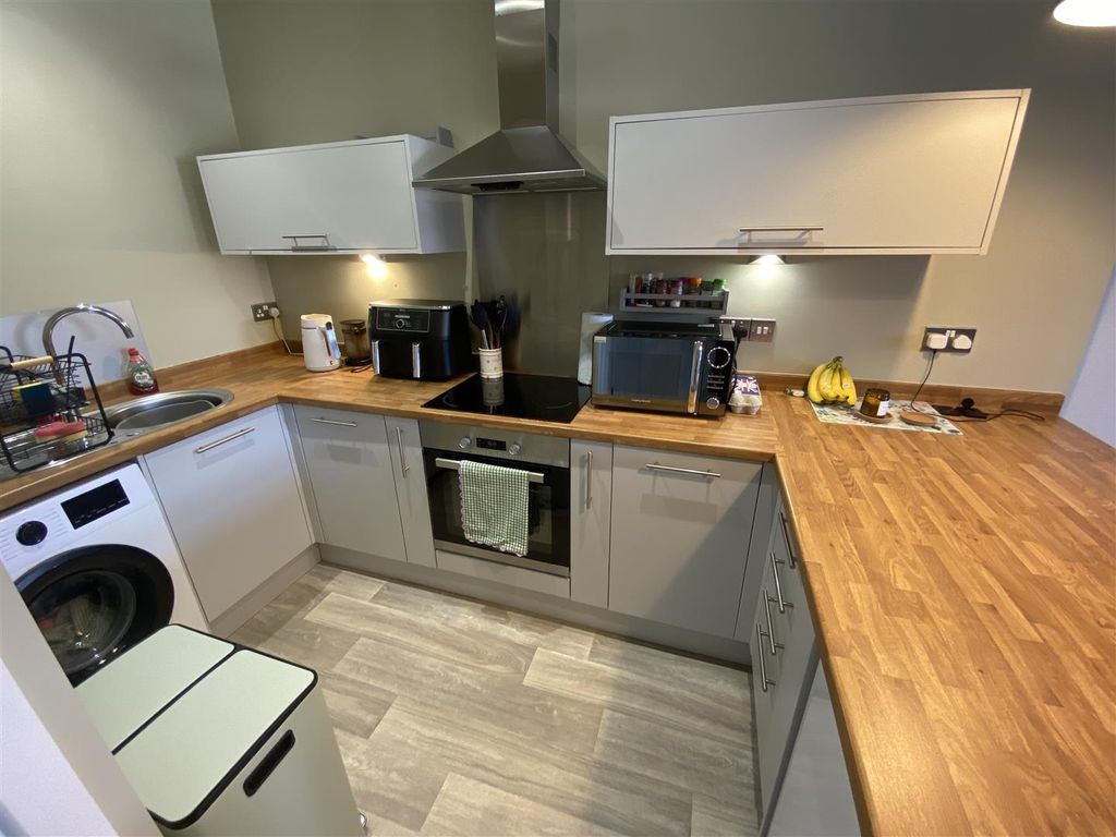 Property photo 3 of 7 Kitchen Area