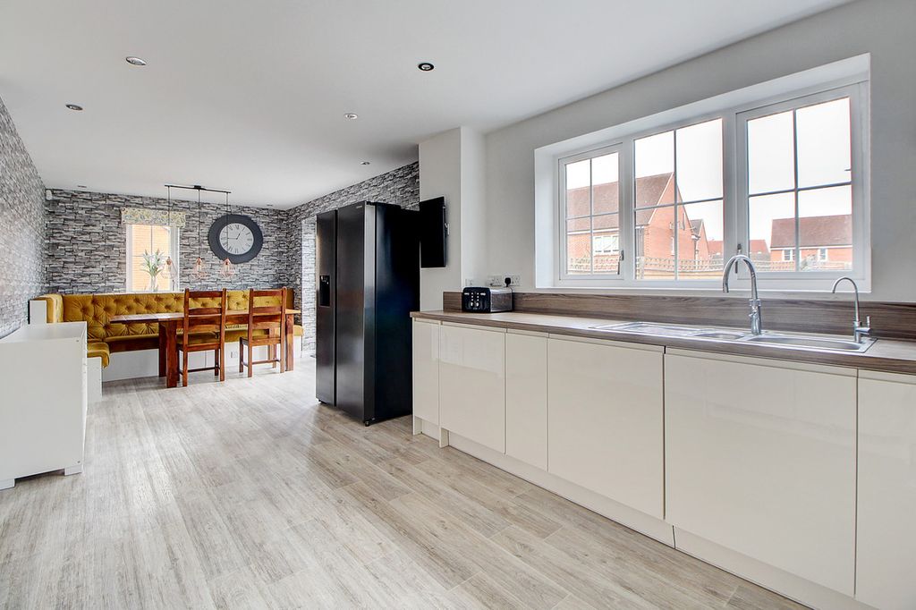 Property photo 2 of 29