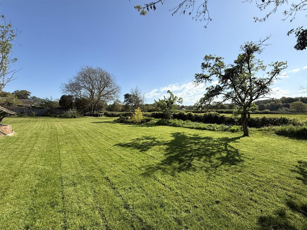 Property photo 2 of 16 Garden