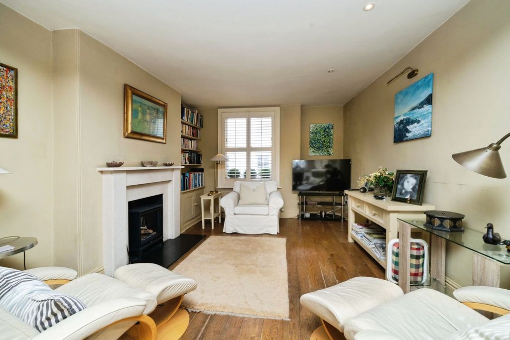 Property photo 3 of 25