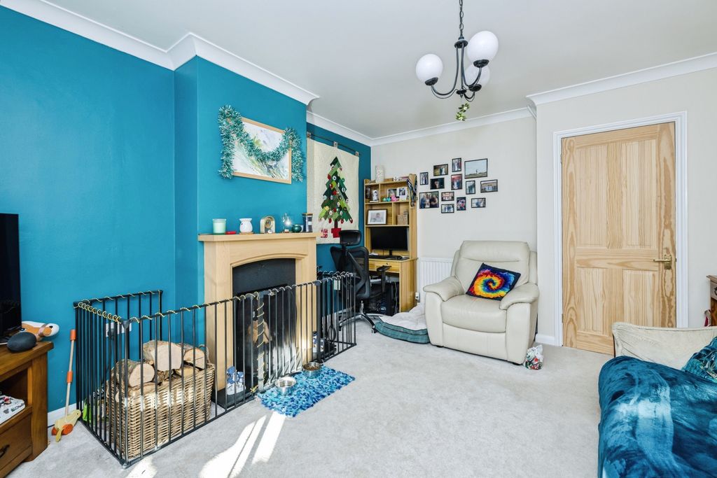 Property photo 3 of 20 Lounge