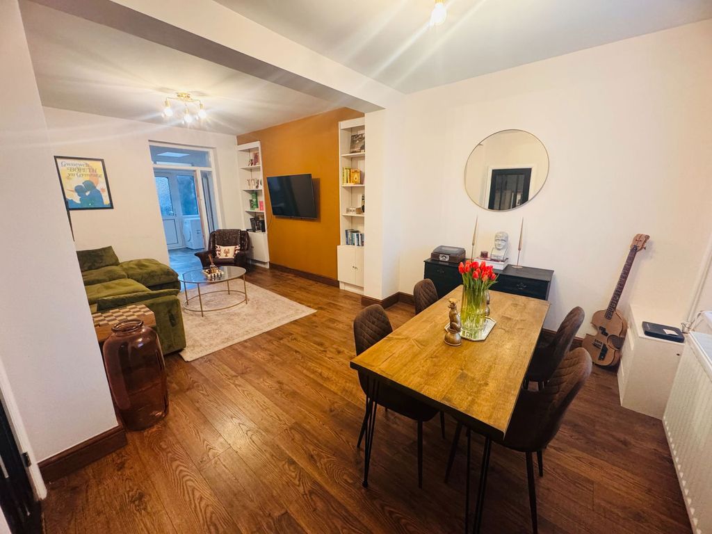 Property photo 3 of 28