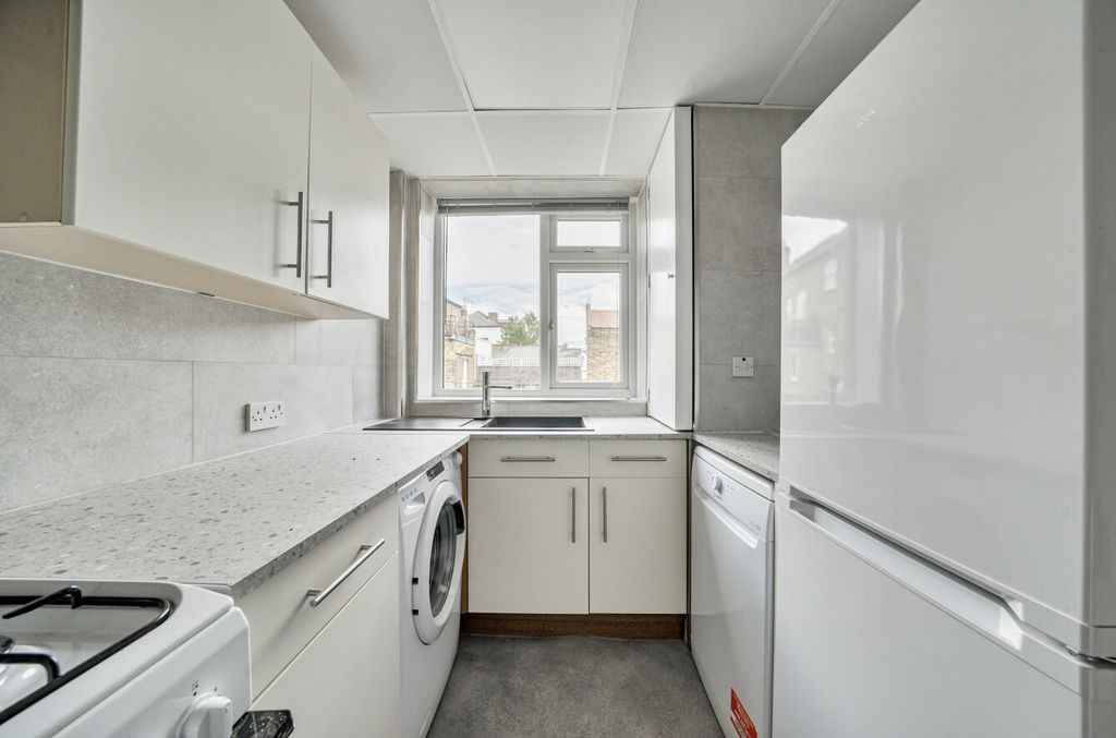 Property photo 3 of 12 1328546-3-687E43A...