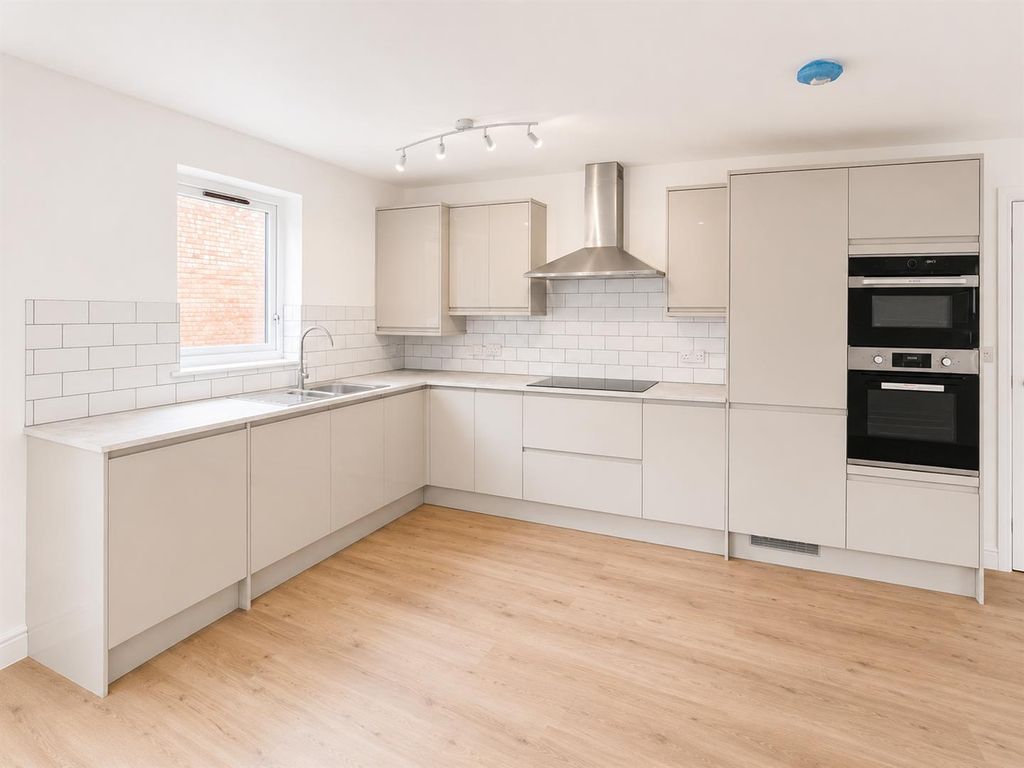 Property photo 2 of 11 Coopers Estate Agents
