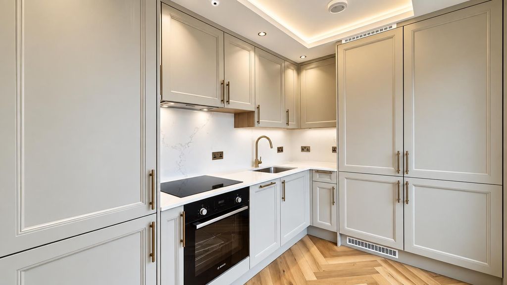 Property photo 3 of 11 Kitchen