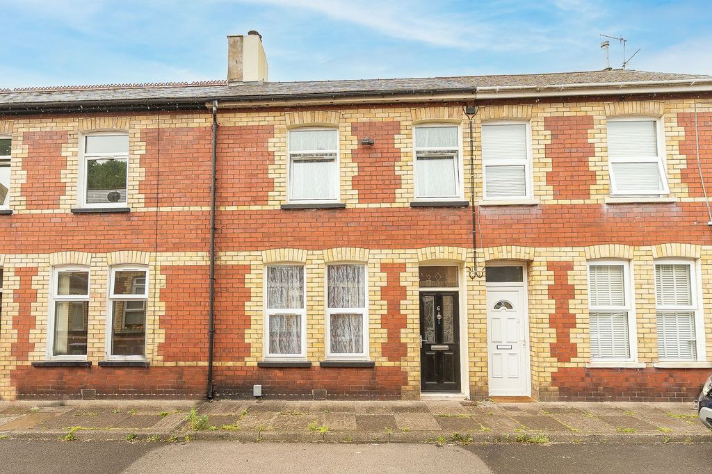 Property photo 1 of 18