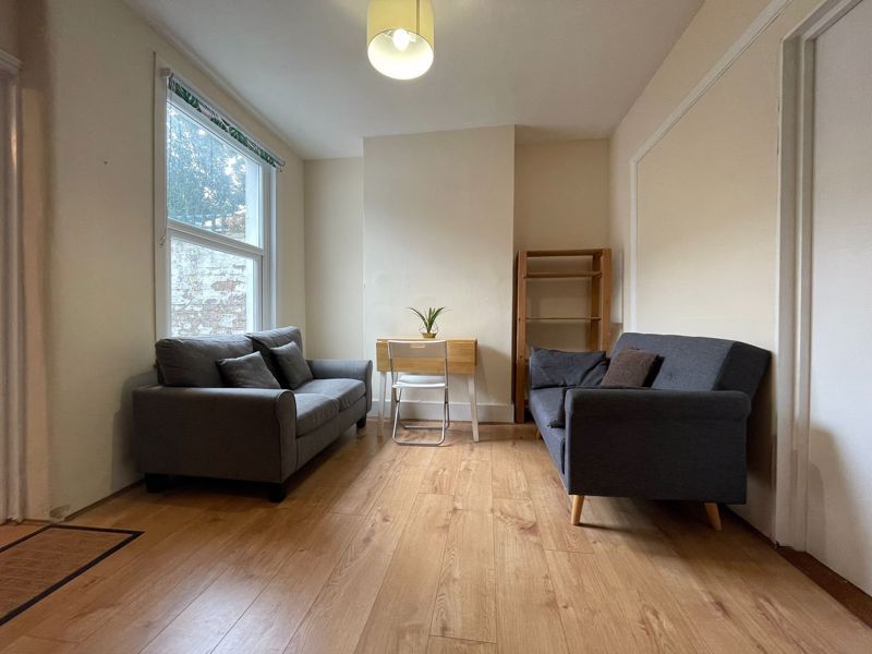 Property photo 2 of 8 Photo 5