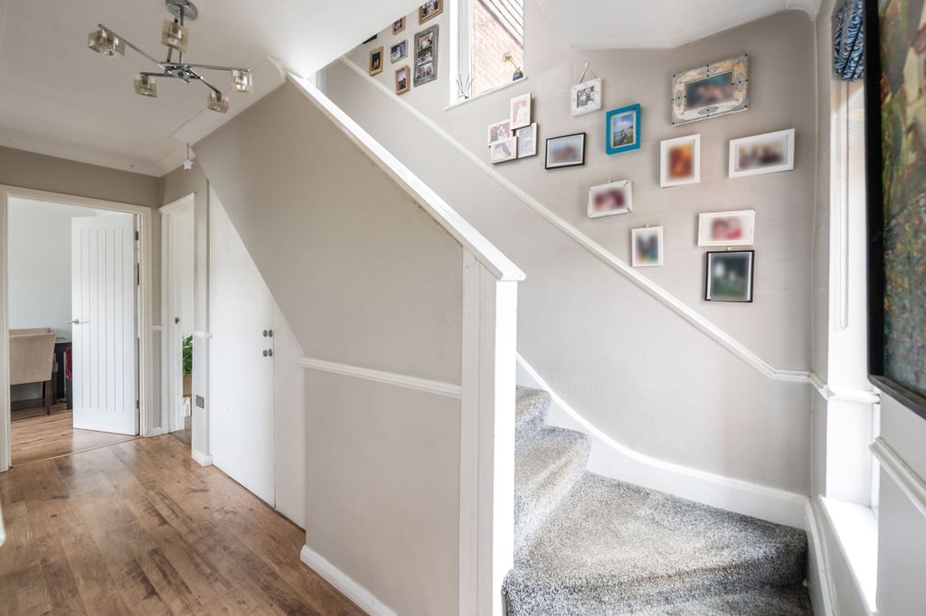 Property photo 2 of 21