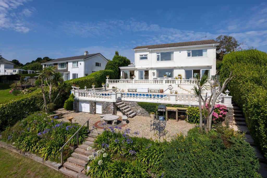 Property photo 2 of 64