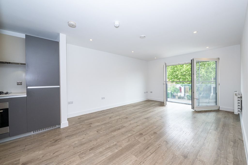 Property photo 2 of 20 5158772
