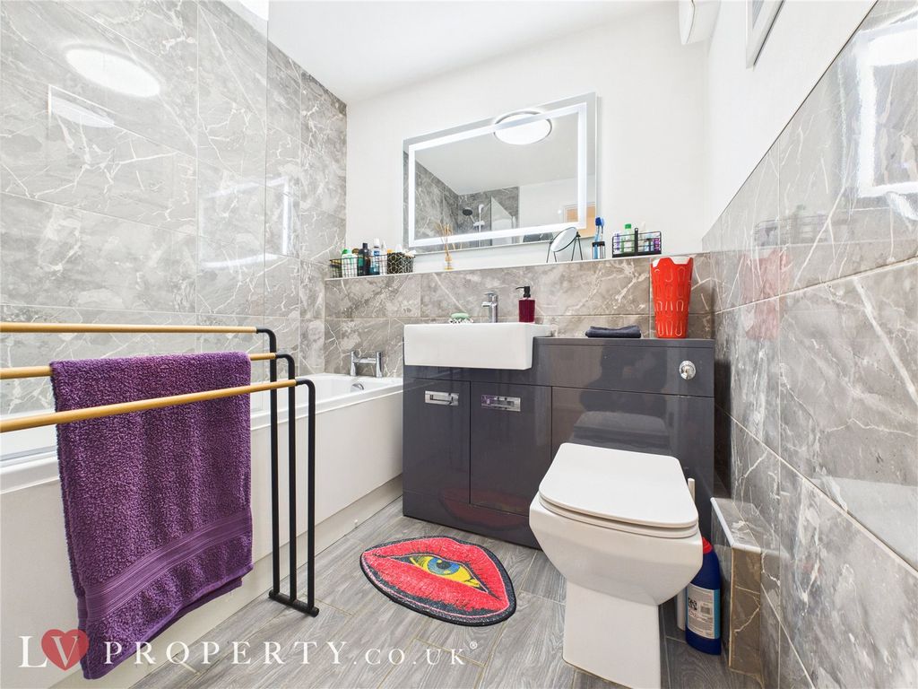 Property photo 3 of 18 Picture No. 06