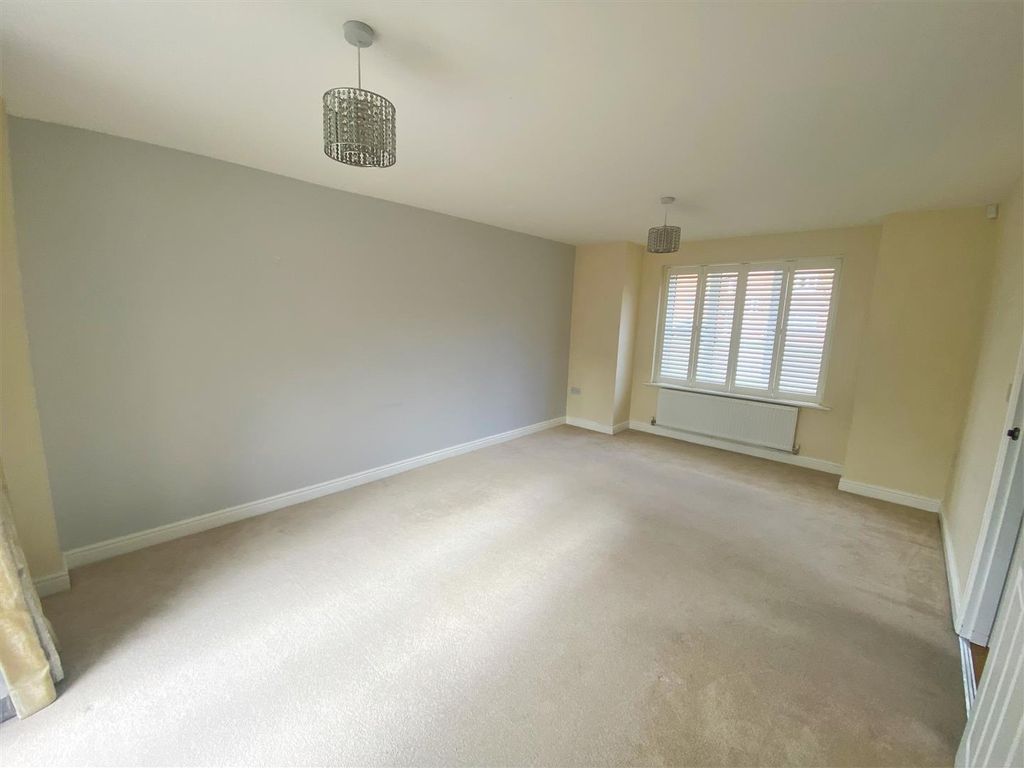 Property photo 3 of 15 Living Room