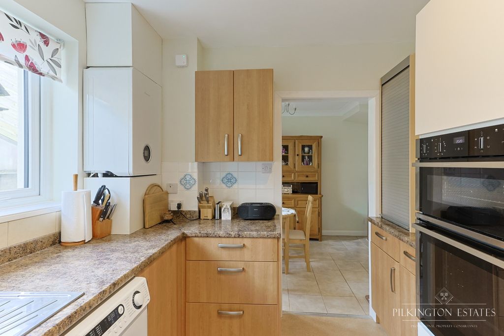 Property photo 3 of 13 4969156