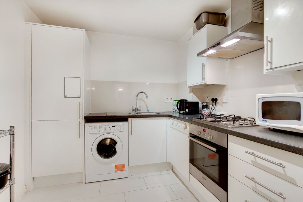Property photo 2 of 11 Kitchen