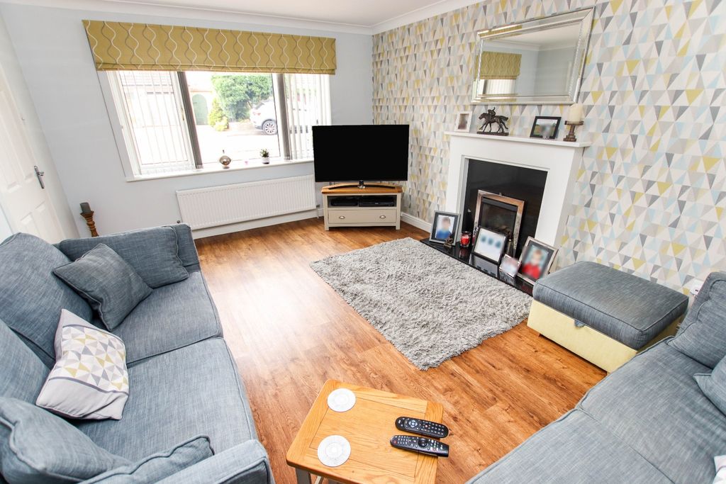 Property photo 3 of 23 4278372