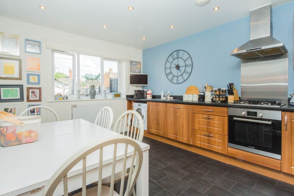 Property photo 3 of 11 Kitchen/Dining Room