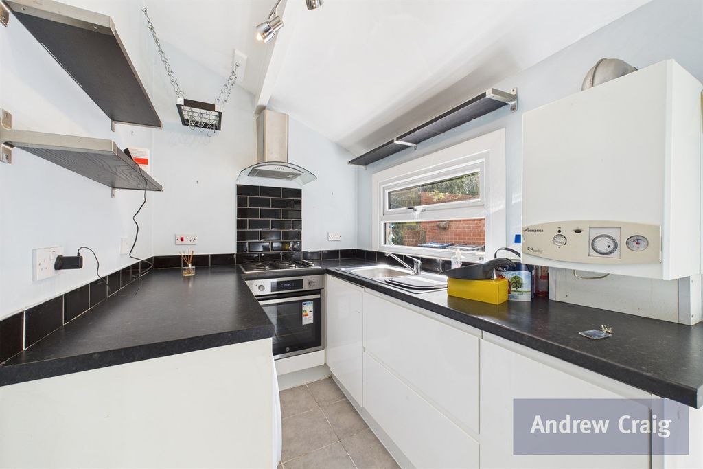 Property photo 3 of 9 Kitchen