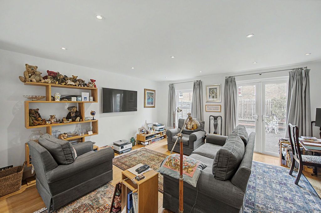 Property photo 2 of 13