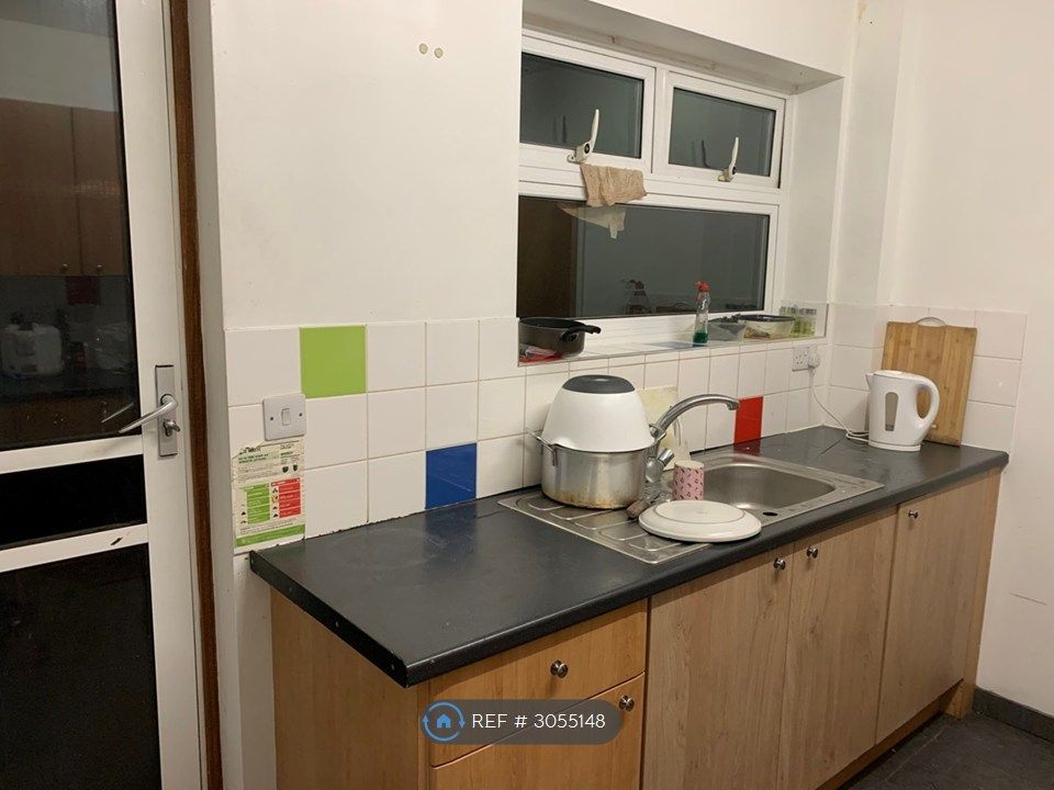 Property photo 2 of 4 Kitchen