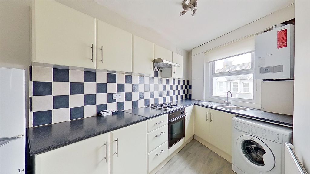 Property photo 2 of 10 4-Barmouth-Road-Wandsworth-Sw18-12142023_163014.Jp
