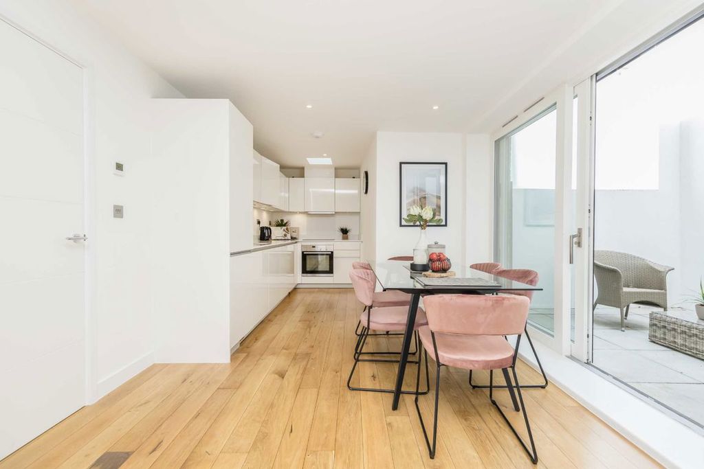 Property photo 3 of 24