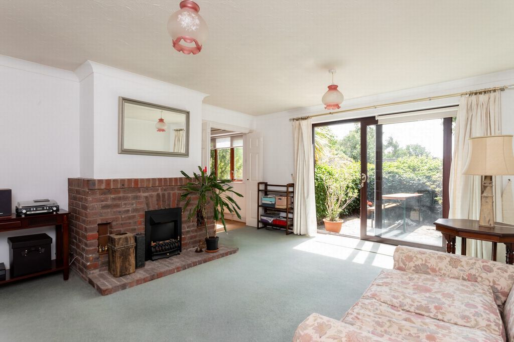 Property photo 3 of 19 Sitting Room