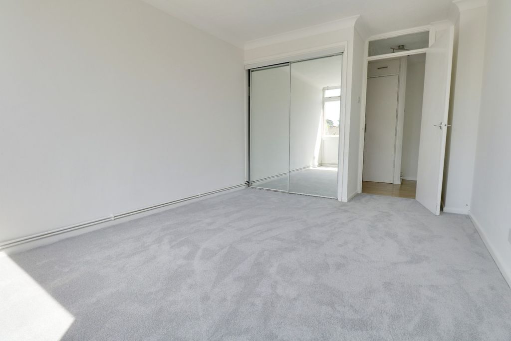 Property photo 2 of 11 5531501