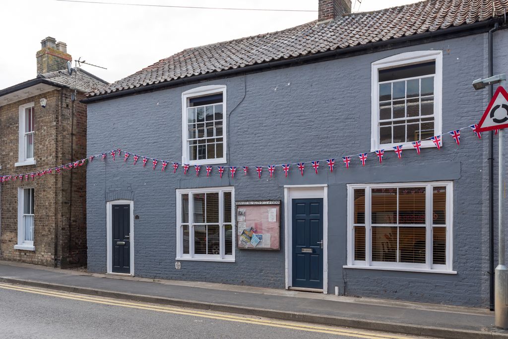 Property photo 1 of 40