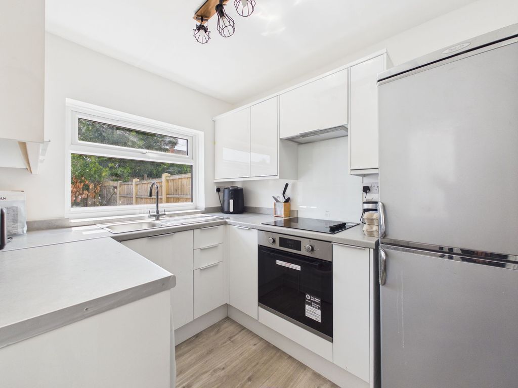 Property photo 3 of 14 Kitchen