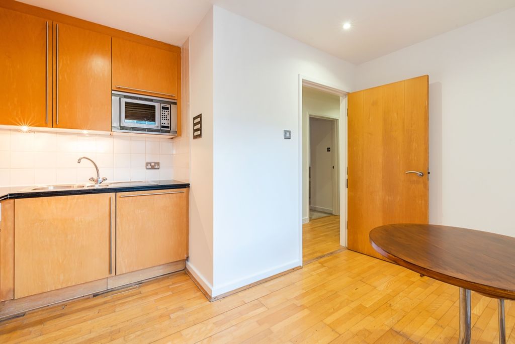 Property photo 3 of 8 Kitchen