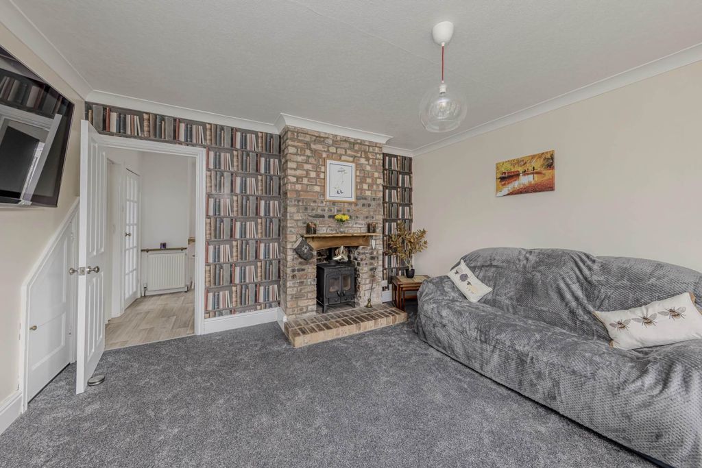 Property photo 2 of 23