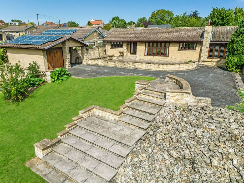 Property photo 1 of 31