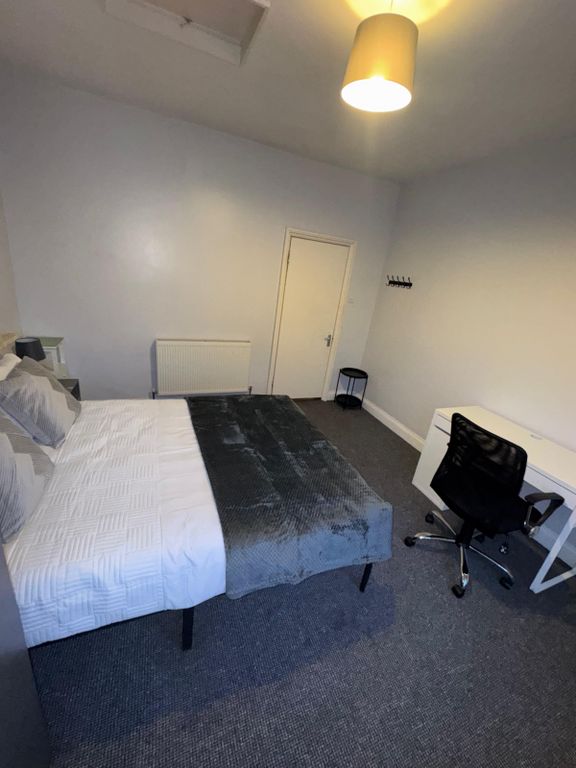 Property photo 3 of 8 Room