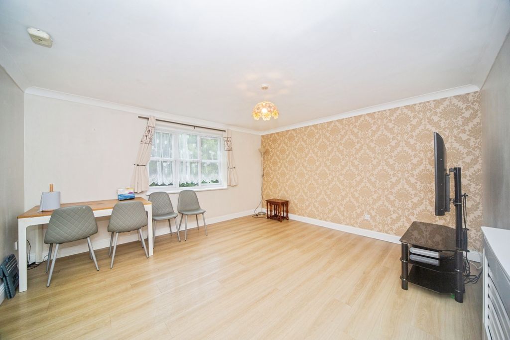 Property photo 3 of 11 Pbox-Img.Jpg