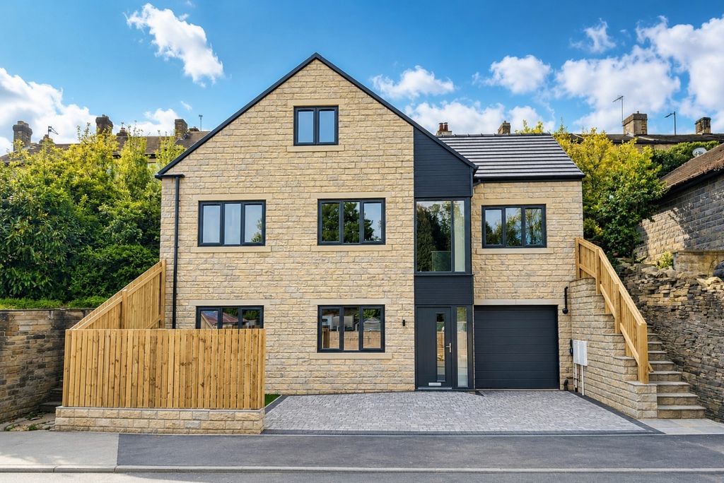 Property photo 1 of 21 Castlefields Executive Property Ewemove (2)