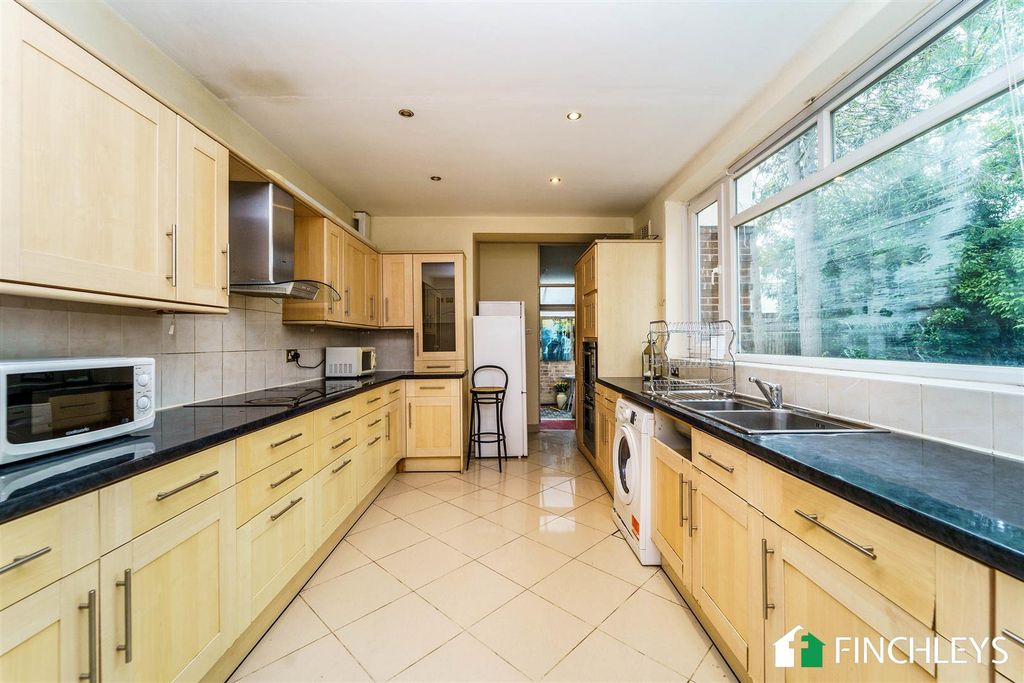 Property photo 2 of 19 Kitchen