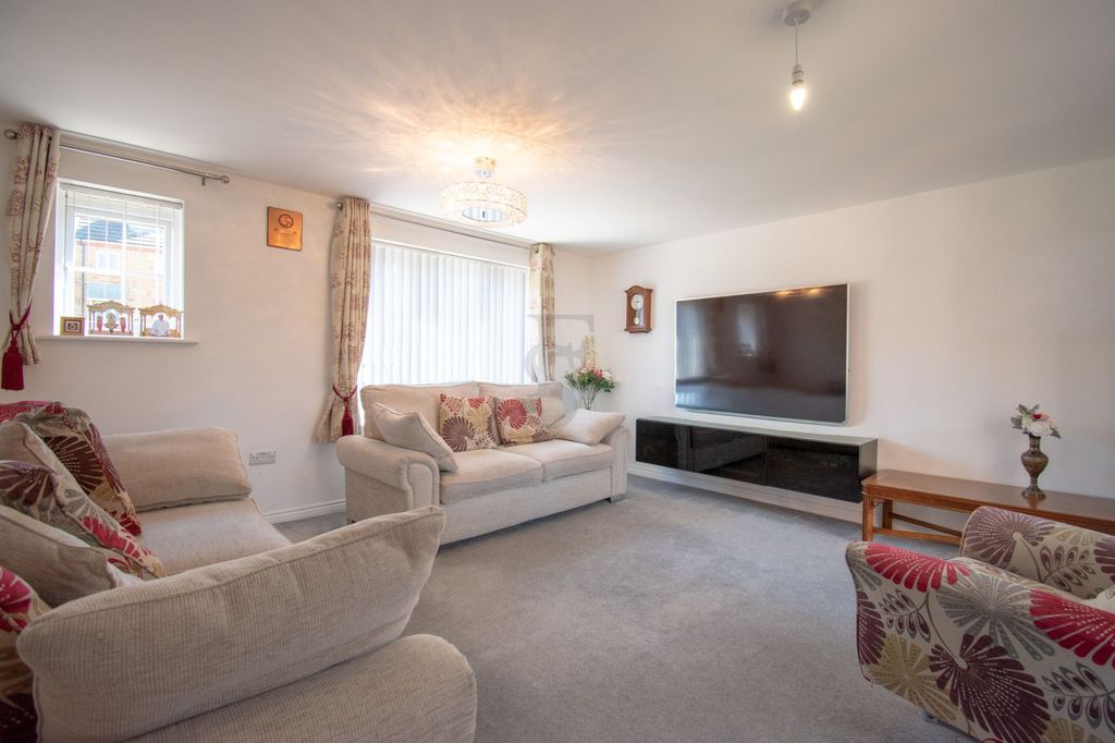 Property photo 2 of 17